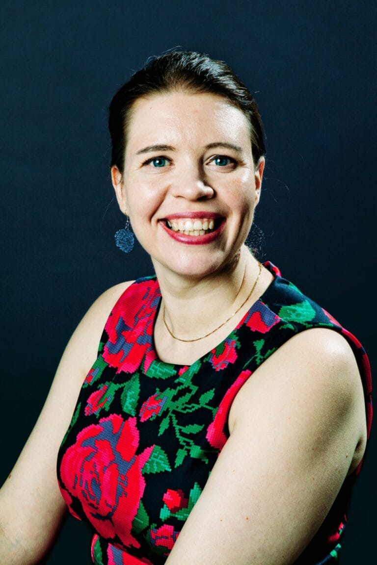 Anna Kontulan kirja Eduskunta kertoo Suomen julkisimmasta ja salaisimmasta työpaikasta – julkistus 10.10.